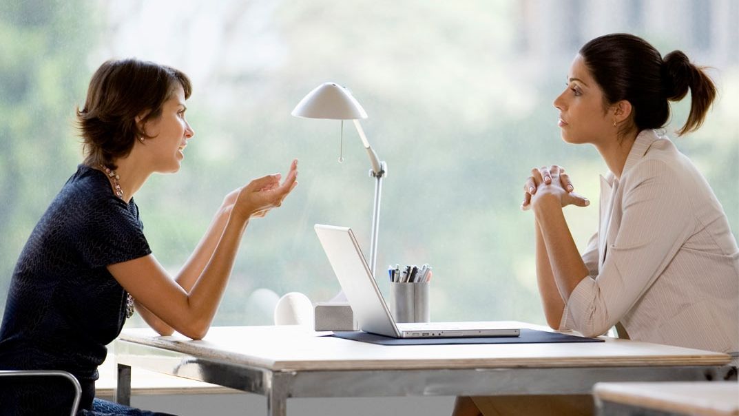 Capcana întinsă candidaţilor la interviul de angajare. Toţi angajatorii fac acest lucru