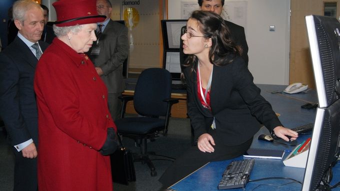 Cele mai BIZARE CADOURI primite de familia regală britanică 