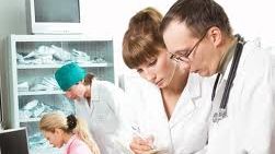 Financial Times: Românii sunt disperați că o Mare Britanie bogată le ia toți medicii