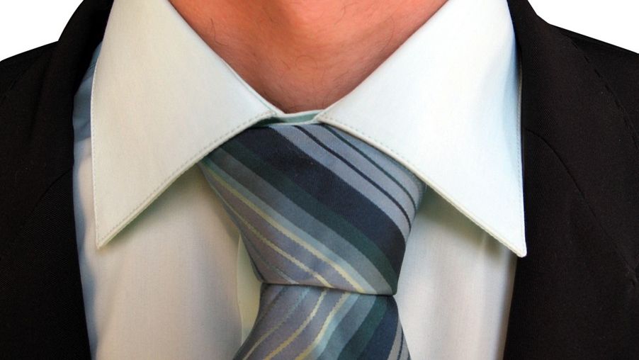 Bărbat care agăța femei pe internet pentru a le lua banii, prins în flagrant de poliţişti