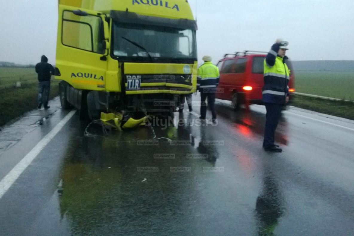 Accident mortal: S-a ciocnit frontal cu un TIR, la 140 de km/h. Cum arată mașina