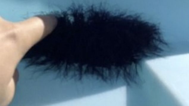 A crezut că a descoperit un smoc de păr, dar a încremenit când l-a atins. Ce era, de fapt! Teribil