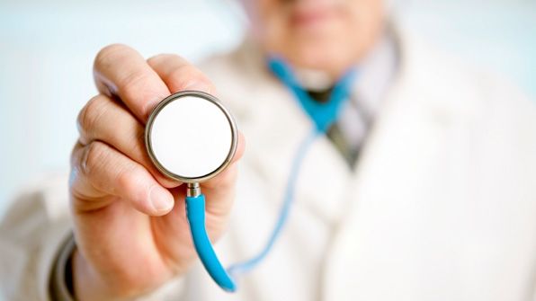 Medic ginecolog concediat, după ce a fost prins băut înainte de a intra în operație 