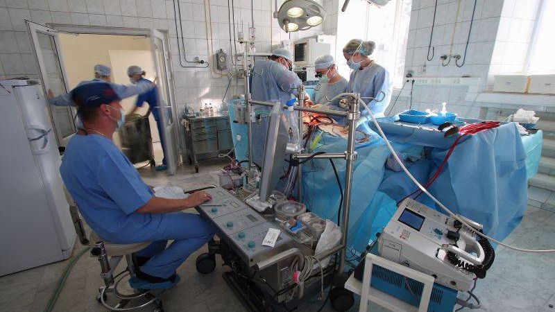 Operaţiile pe cord la nou-născuţi, reluate la Institutul Inimii Cluj