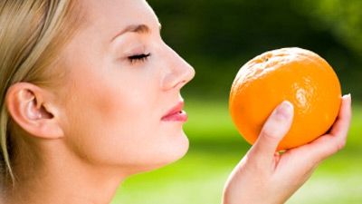 Ce trebuie să MIROŞI şi cu ce trebuie să-ţi faci masaj, ca să scapi de BURTĂ