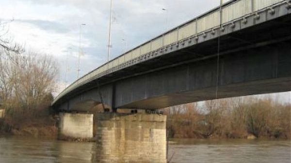 Un tânăr de 21 de ani, salvat în ultima clipă după ce a încercat să se sinucidă