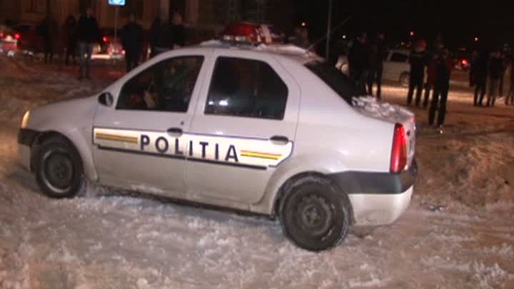 POLIŢIŞTI UMILIŢI de amatorii de drifturi. Oamenii legii au ajuns de râsul tinerilor 
