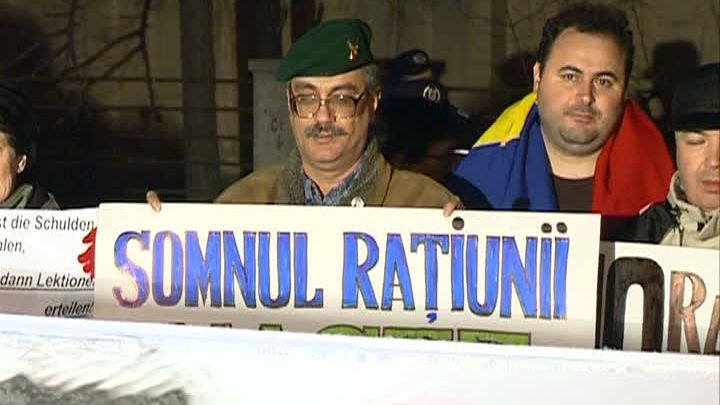 PROTEST FAŢĂ DE AMPRENTĂRI: "Suntem consideraţi cetăţeni de mâna a doua!"