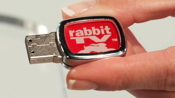 S-a inventat stick-ul USB care îţi transformă televizorul într-un COMPUTER performant