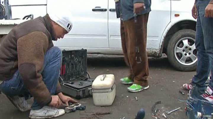 ROMÂNII, APĂRAŢI DE FRANCEZI. "Cetăţenii fiecărei ţări UE sunt liberi să circule în cadrul Uniunii"