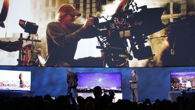 Regizorul seriei Tranformers, Michael Bay, s-a făcut de râs la un eveniment Samsung