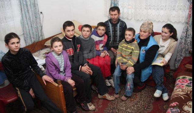 De şase luni LE-AU INTERZIS COPIILOR să meargă la şcoală: "ESTE PENITENCIAR"