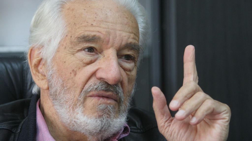 Urna cu cenuşa regizorului Sergiu Nicolaescu a fost înhumată la Cimitirul Bellu Militar