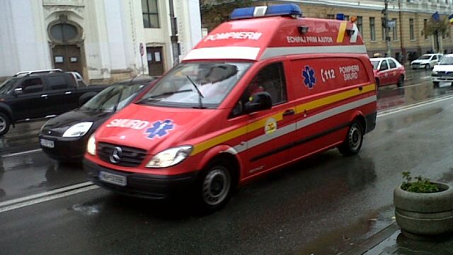 Tânără de 19 ani, RĂNITĂ în urma unei explozii produse din cauza unei sobe