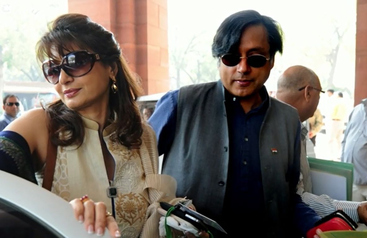 TELENOVELĂ în INDIA. Soţia unui ministru a fost găsită moartă. Înainte, ea scrisese pe Twitter...