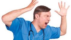 Studenții de la Medicină și-au reclamat profesorii la Parlament pentru că-i PICĂ PE RUPTE