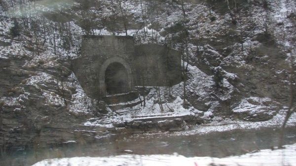 TUNELUL MISTERIOS din MUNŢII BUCEGI 