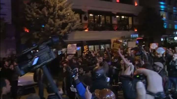 Turcii se BAT pentru internet. Proteste VIOLENTE la Istanbul