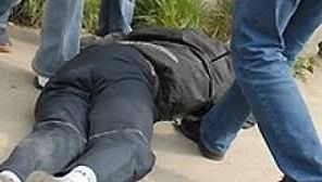 Licean ucis în bătaie de doi tineri. Cei doi au vrut să ascundă cadavrul în spatele casei