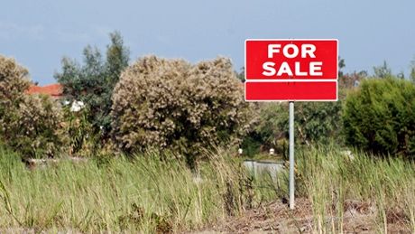 România se VINDE LA BUCATĂ. În ce condiţii pot cumpăra ROMÂNII TEREN ÎN STRĂINĂTATE  