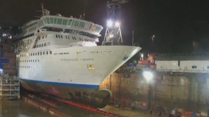 Un vas de croazieră este TĂIAT în două. IMAGINI