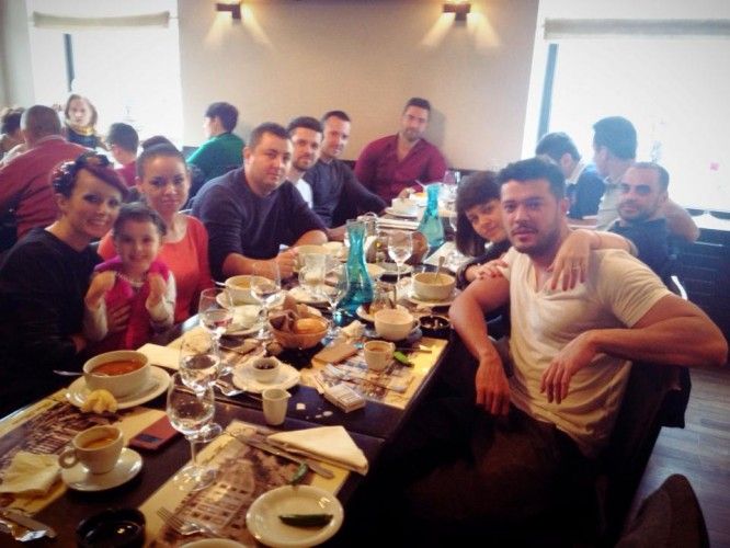 VICTOR SLAV: ce face în timp ce BIANCA DRAGUSANU se distrează în club. VICTOR SLAV nu suferă