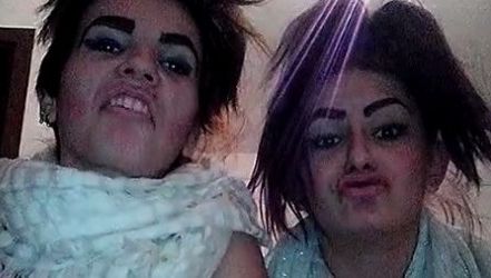 Piţipoancele din România UMILITE DE DOUĂ TINERE. Clipul a devenit VIRAL 