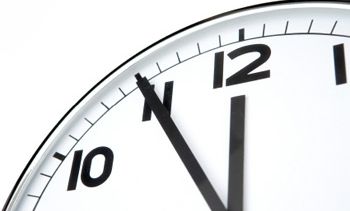 Munca de 8 ore pe zi, un MIT care te duce la SAPĂ DE LEMN