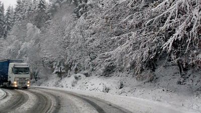 INFORMARE METEO. Ninsori şi polei. Stratul de zăpadă va fi de 10 centimetri 