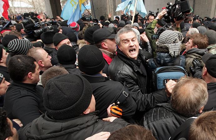 CRIMEEA. Ciocniri între separatişti şi susţinătorii puterii de la Kiev: un mort şi mulţi răniţi