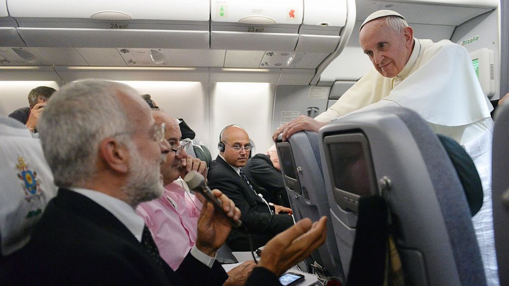 Decizie FĂRĂ PRECEDENT luată de Papa Francisc. Ce vor spune credincioşii