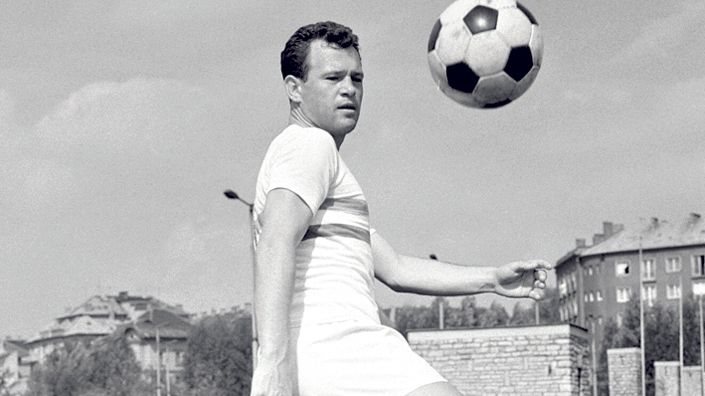 A MURIT un mare fotbalist. A scris istorie