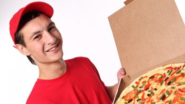 Gafă URIAŞĂ la Chevron. Au împărţit cupoane de pizza unor săteni după o EXPLOZIE de proporţii!