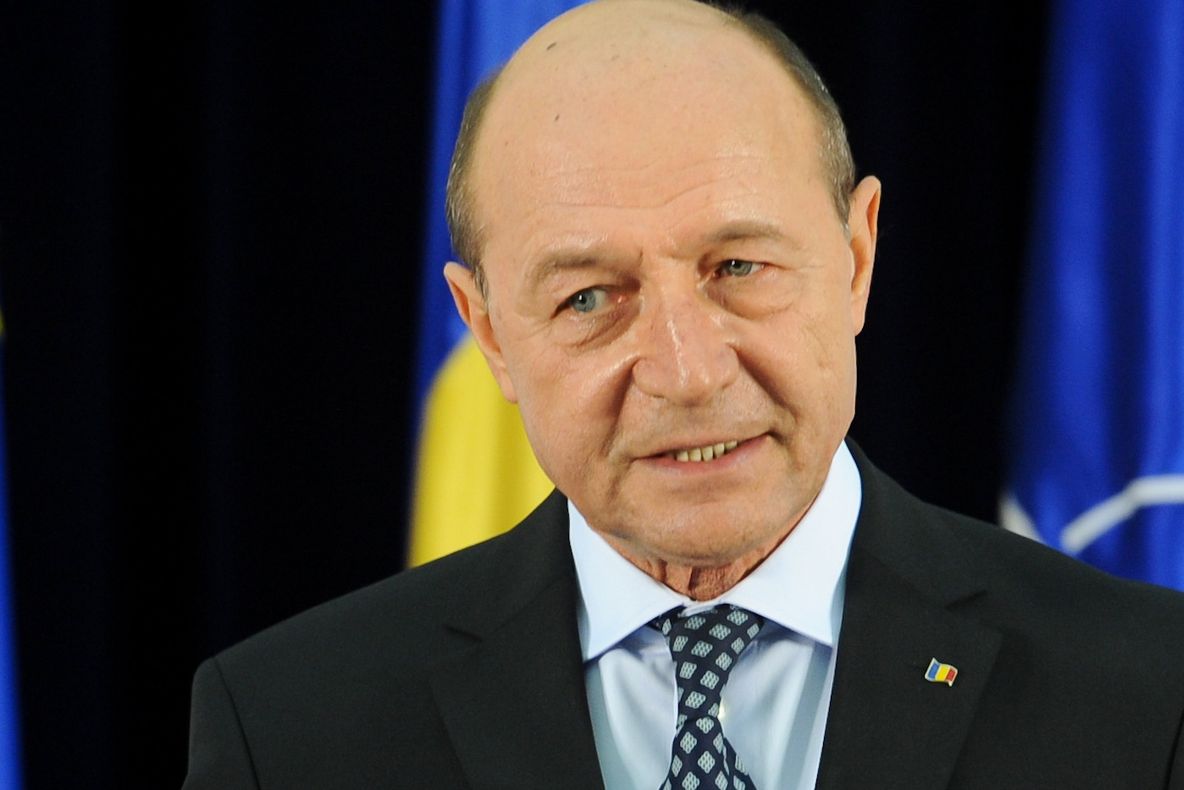Băsescu, absolvenţilor INM: Dacă ajung în instanţă, amintiţi-vă că nimeni nu-i mai presus de lege