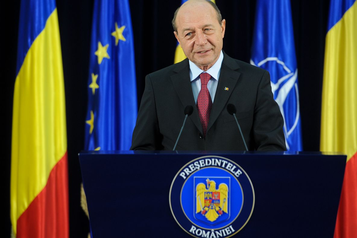 TRAIAN BĂSESCU: Victor Ponta să-l pună pe KLAUS IOHANNIS vicepremier