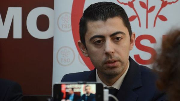 Deputaţii DEZBAT solicitarea de ridicare a imunităţii lui VLAD COSMA 