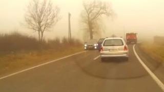 Un ŞOFER A PARALIZAT DE FRICĂ, în timpul unei depăşiri. Ce s-a întâmplat?