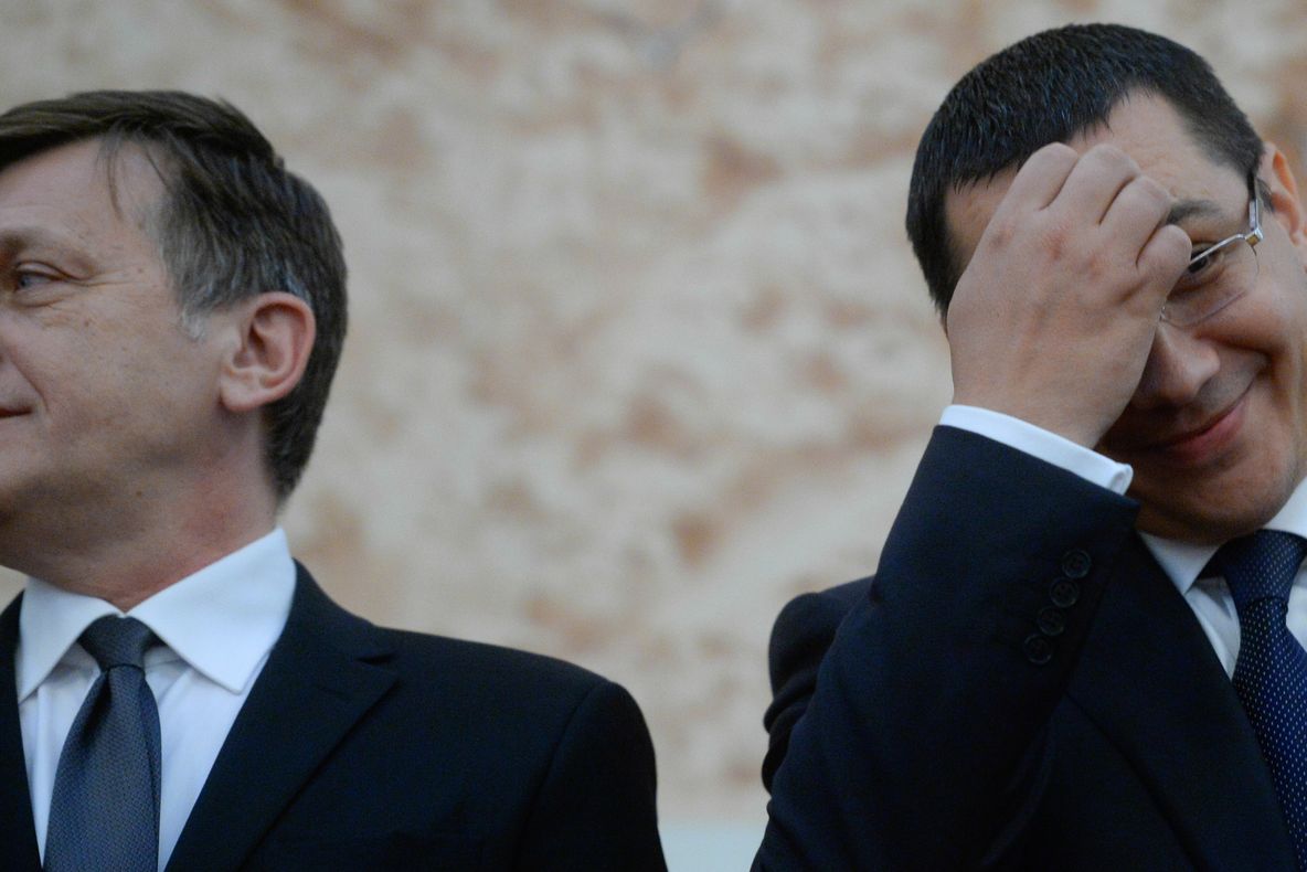 PONTA, comparat cu un CHELNER de Antonescu: De când este prieten cu Băsescu, are acelaşi limbaj