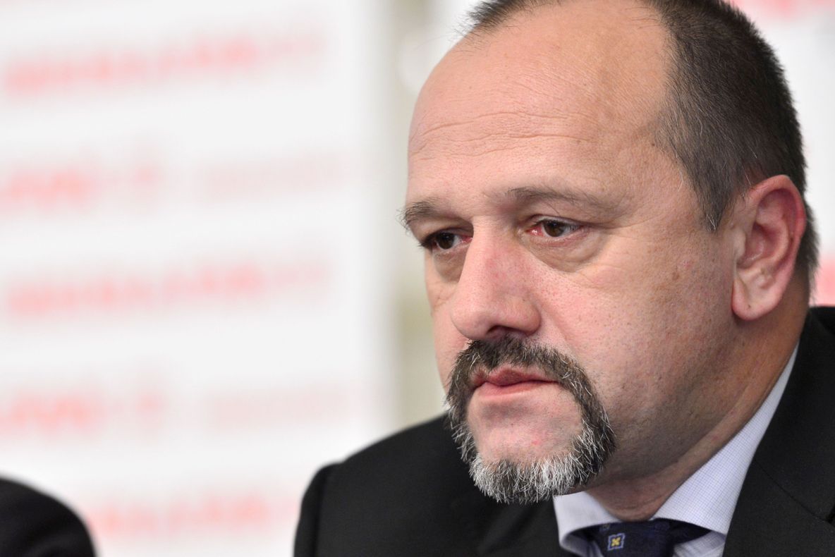 VICTOR PONTA dă un liberal afară din Guvern