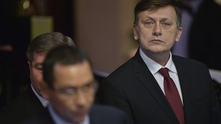 SURSE: 16 filiale din PNL, coaliţie ÎMPOTRIVA LUI CRIN ANTONESCU