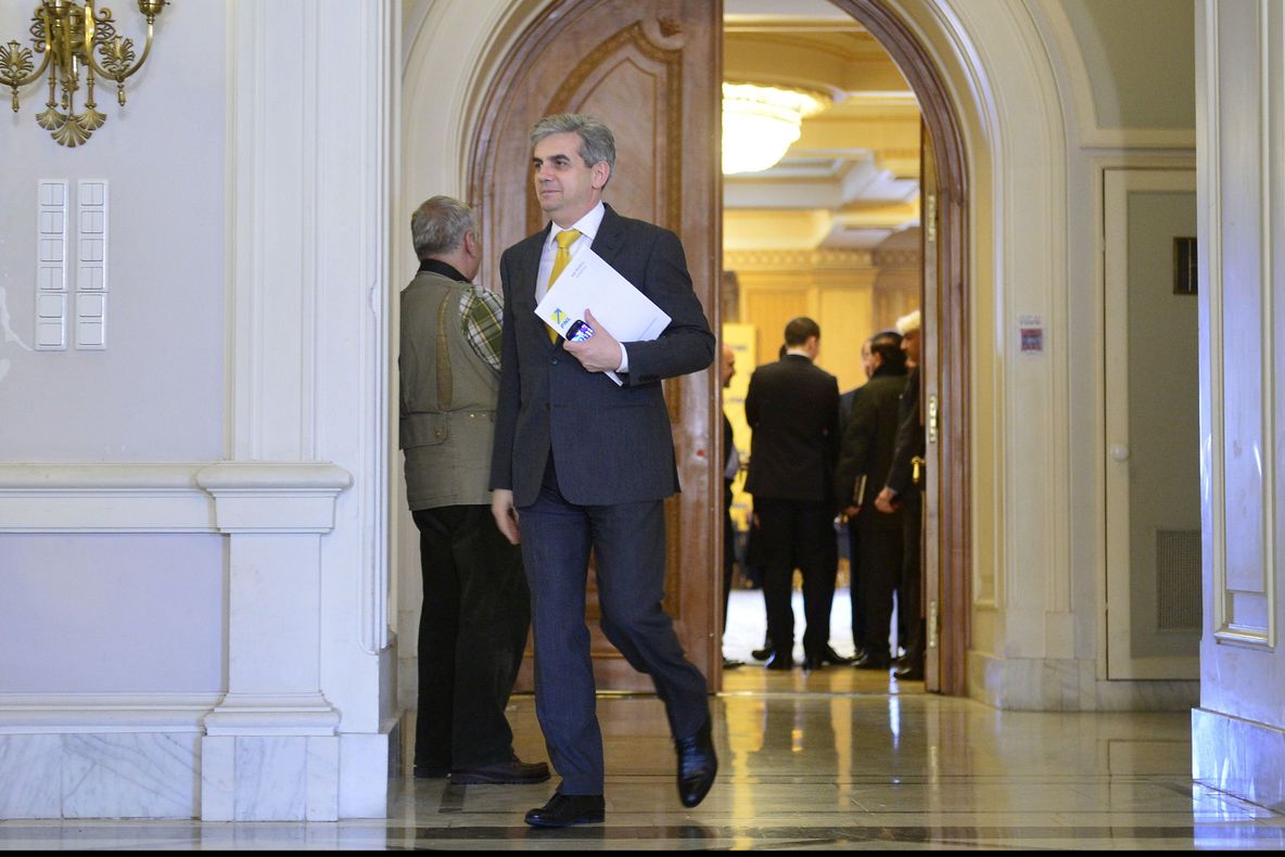 EUGEN NICOLAESCU, posibil viitor ministru de Finanţe - surse