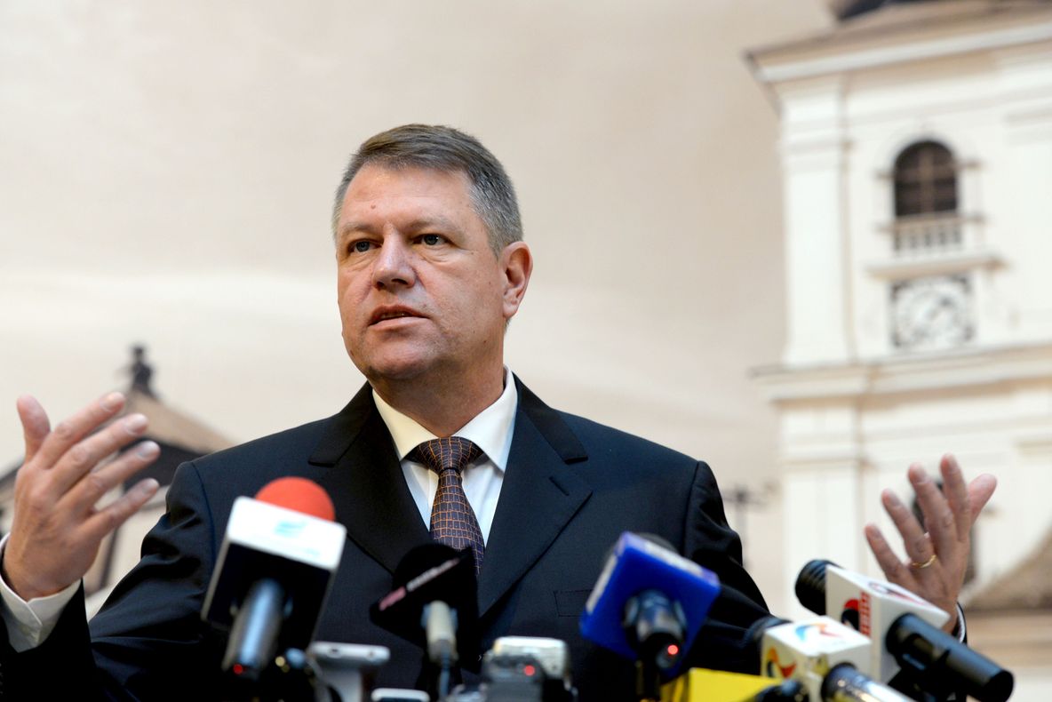 KLAUS IOHANNIS îi răspunde lui Dragnea: Greu la deal cu boii mici
