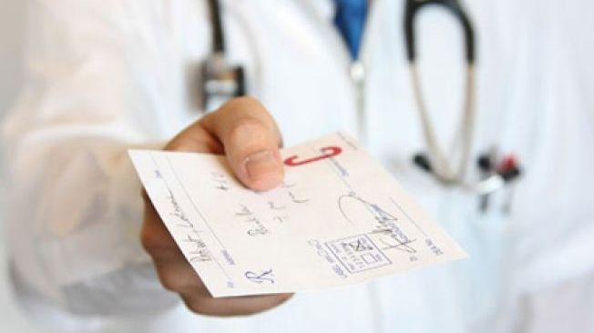 Medicul să explice pacientului diferenţa de preţ între medicamente: "ESTE O GLUMĂ", spun aceştia