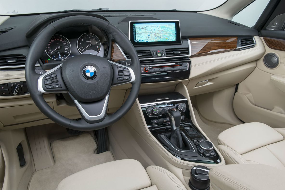 BMW lansează BMW Seria 2 Active Tourer, prima mașină cu tracţiune faţă din istoria BMW