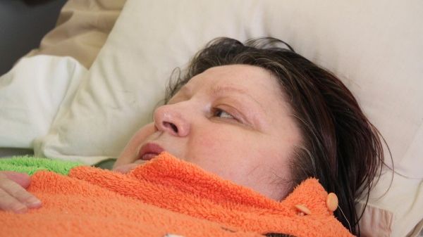 Acuzaţii de MALPRAXIS. O femeie susţine că a rămas fără PICIORUL DREPT, după o banală căzătură 