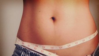 Ai obiceiul sa mananci seara tarziu si noaptea? Iata 4 beneficii surprinzatoare