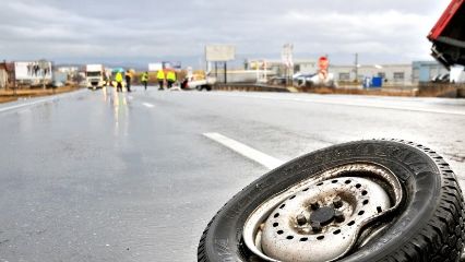 Două persoane au fost rănite într-un accident produs pe DN 1. Traficul a fost restricţionat
