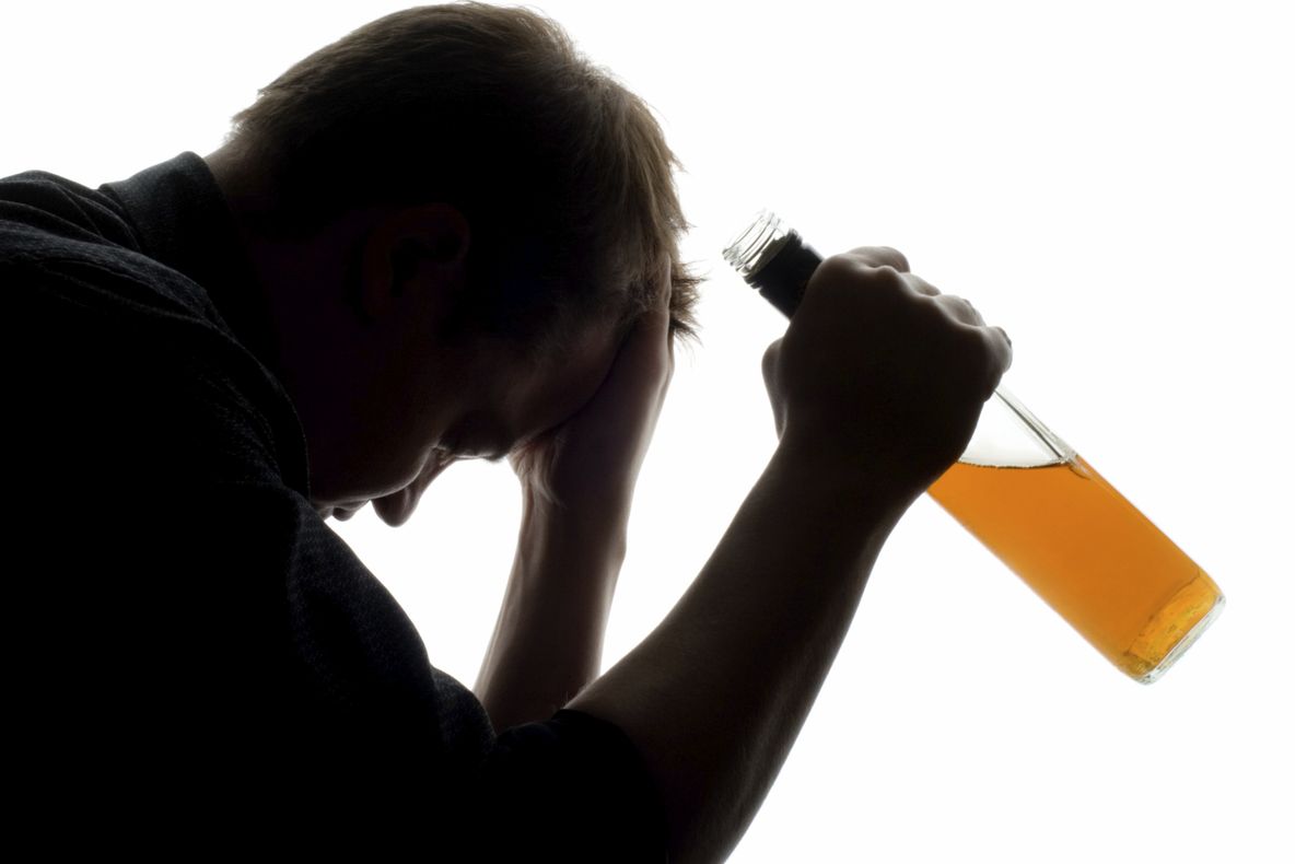 Doi bărbaţi din Vaslui AU BĂUT 24 DE ORE. Ce s-a întâmplat la final