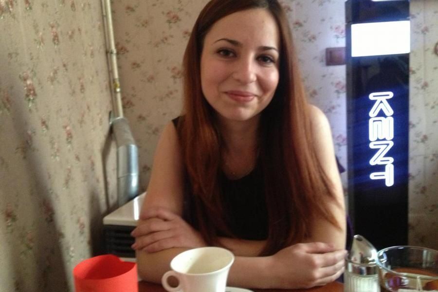 Ea este tânăra care-i închide pe turiştii străini într-o temniţă a Clujului