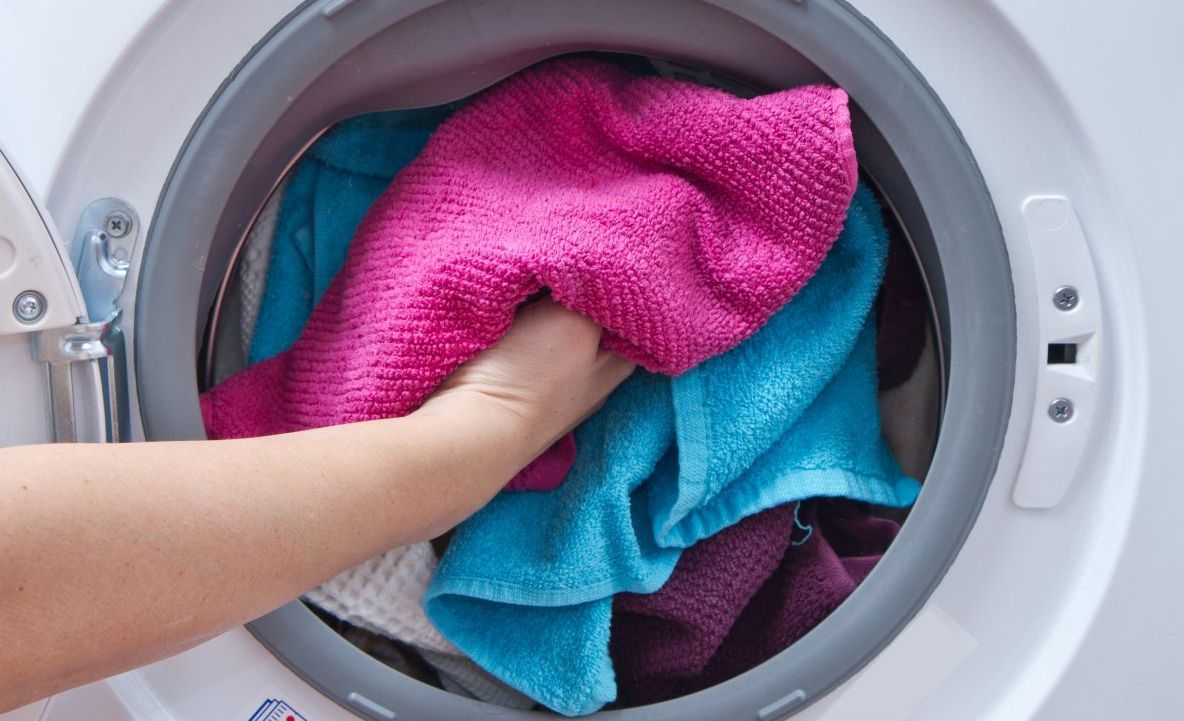 Tot ceea ce știai despre spălatul rufelor e greșit. 6 sfaturi care te vor ajuta mult